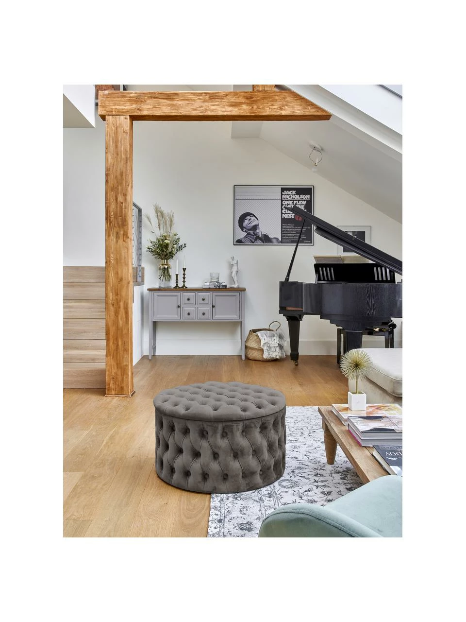 Westwing Collection Grand tabouret rond velours gris foncé avec rangement Chiara, Ø 70 x haut. 42 cm – Image 3