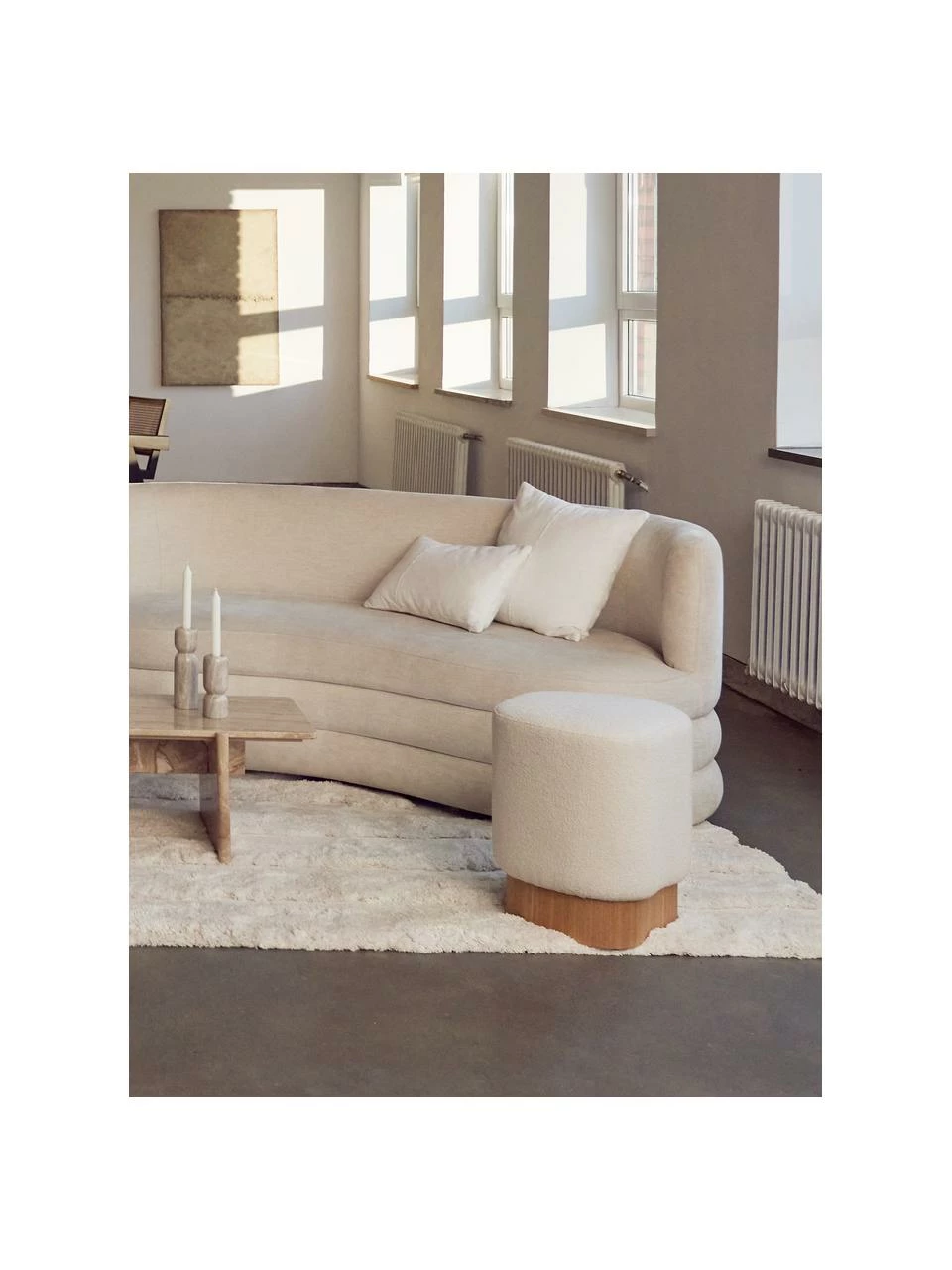 Alex Rivière x Westwing Collection Tabouret tissu bouclé beige clair Yves, larg. 43 x haut. 47 cm â Image 2