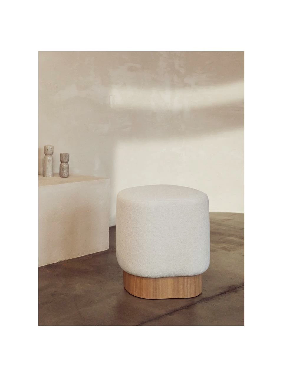 Alex Rivière x Westwing Collection Tabouret tissu bouclé beige clair Yves, larg. 43 x haut. 47 cm â Image 3